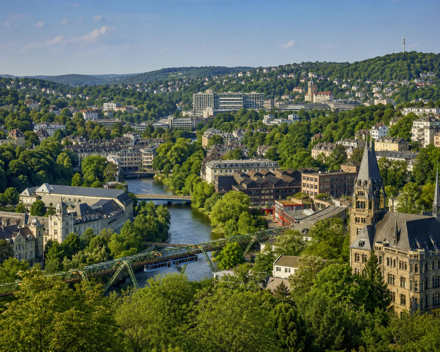 Wuppertal – Schwebebahn über der Wupper